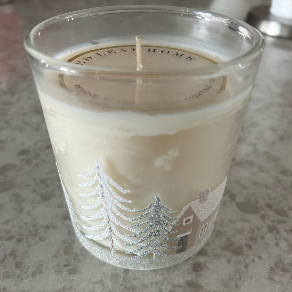 “New” Red Leaf Home Winter Scene Glass Candle 11 oz